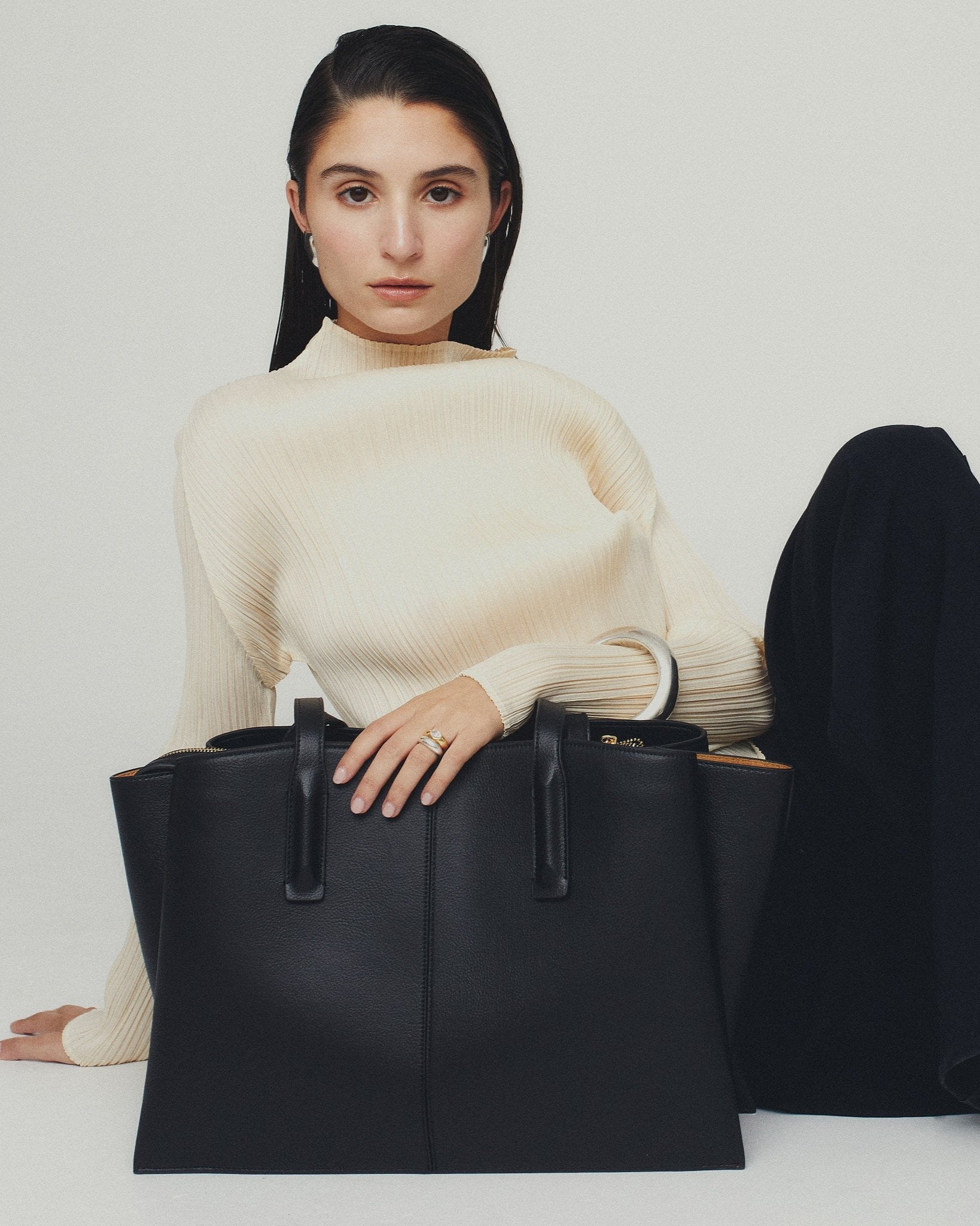 The Essential Tote - Taupe